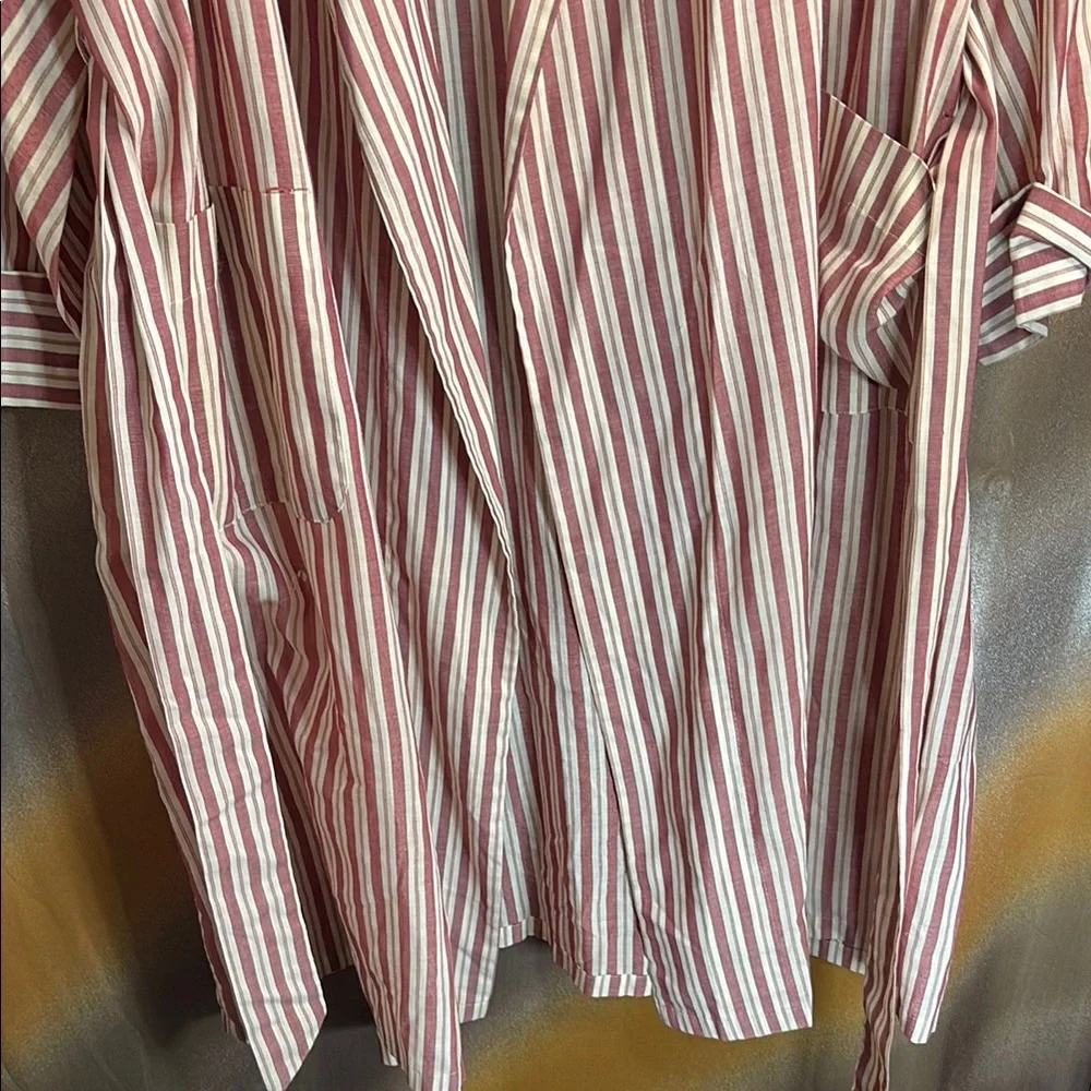 Striped vintage 60’s bathrobe with belt. 56”‎ chest 501